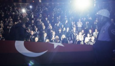 Halit Akçatepe’ye Şakirin Camii’de veda