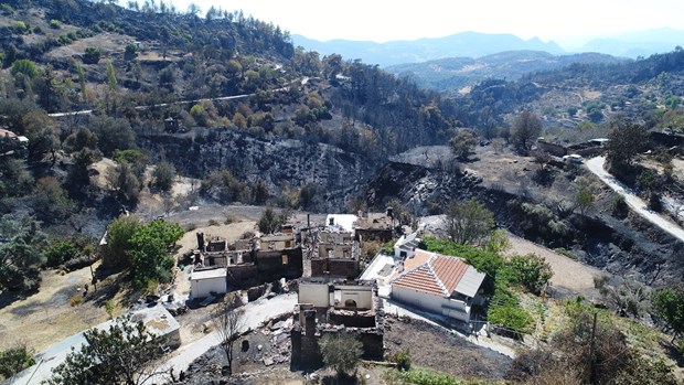 Yangında zarar gören Zeytinköy insansız hava aracı ile görüntülendi