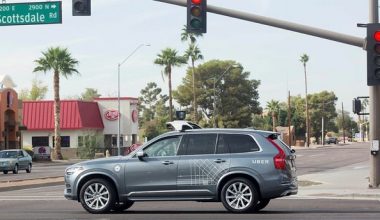 Uber, Arizona’daki ölümcül kazadan sonra kendi kendini süren araç programını durdurdu
