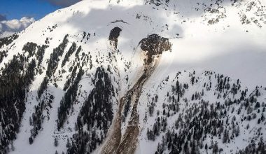 Çığın İsviçre kayak alanına çarpmasından dolayı 4 kişi öldü
