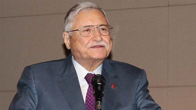 Eski bakan Hasan Celal Güzel, 73 yaşında vefat etti