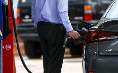 ABD benzin fiyatı galon başına 5 dolar rekorunu kırdı