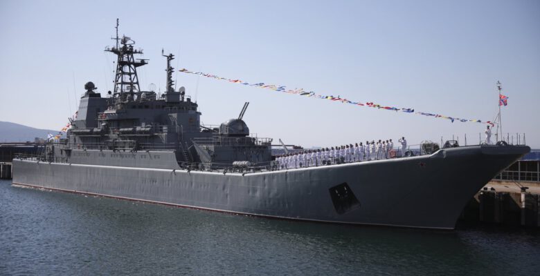 Ukrayna, Karadeniz üssünde Rus savaş gemisine insansız hava aracıyla saldırdı
