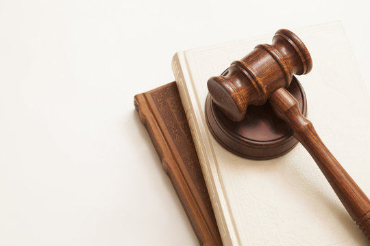 İzmir Hukukunda Dayanıklılık ve Adalet: Avukatın Etkin Yaklaşımı